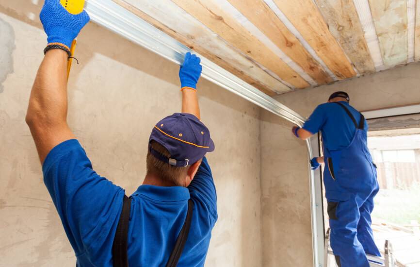 Montage von Garagentoren